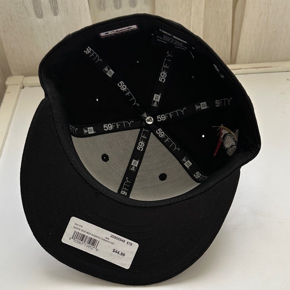 New Era Black Cap with White Embroidery - Picture 7 of 9